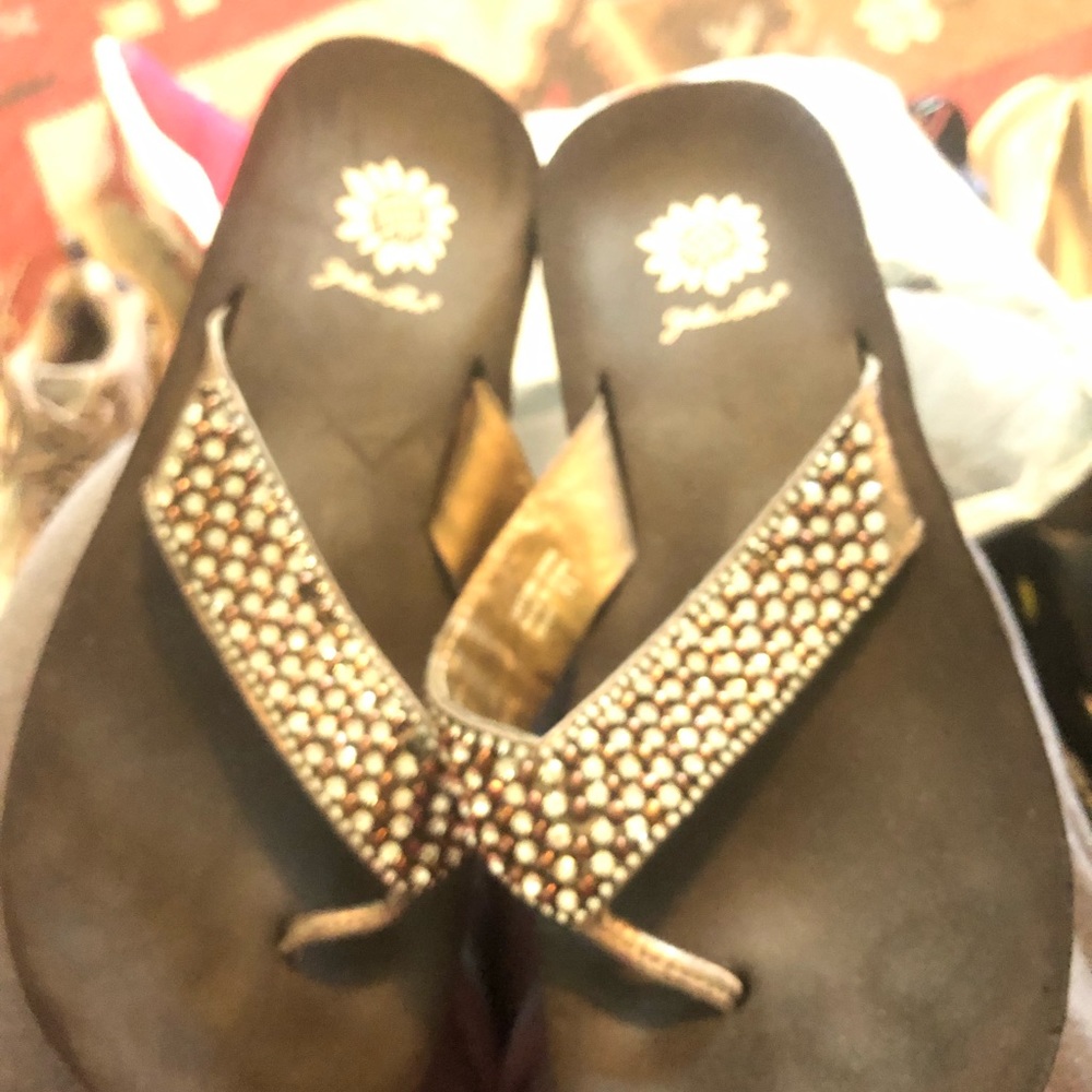 Yellow Box Rhinestone Flip Flops, Size 8